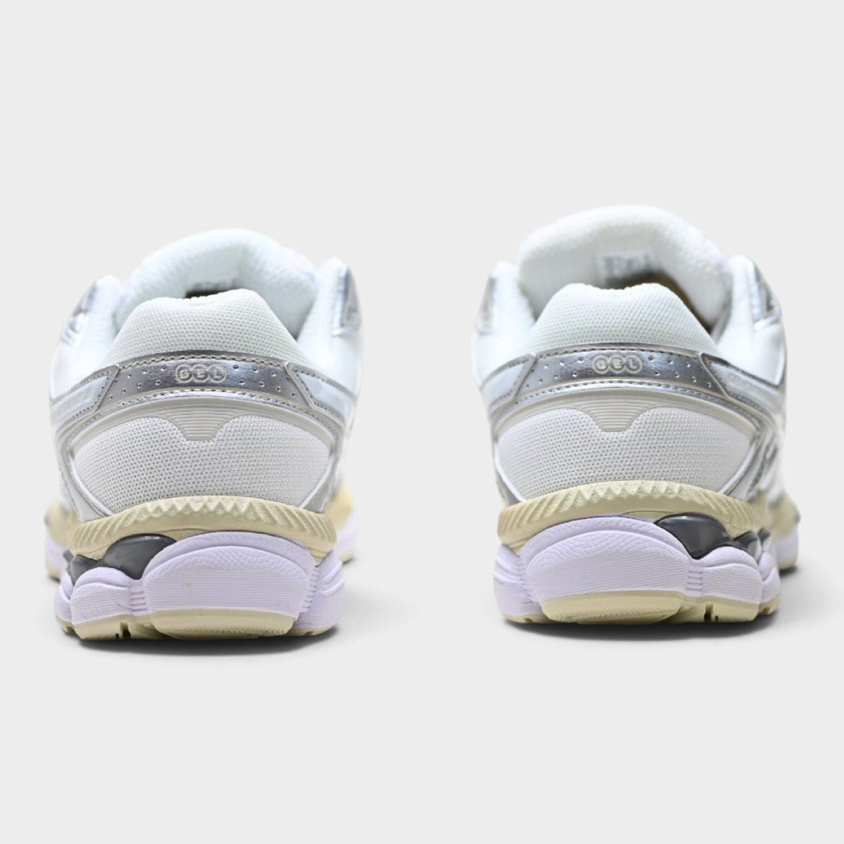 ASICS GEL-CUMULUS 16 Baskets quotidiennes avec amorti pour homme