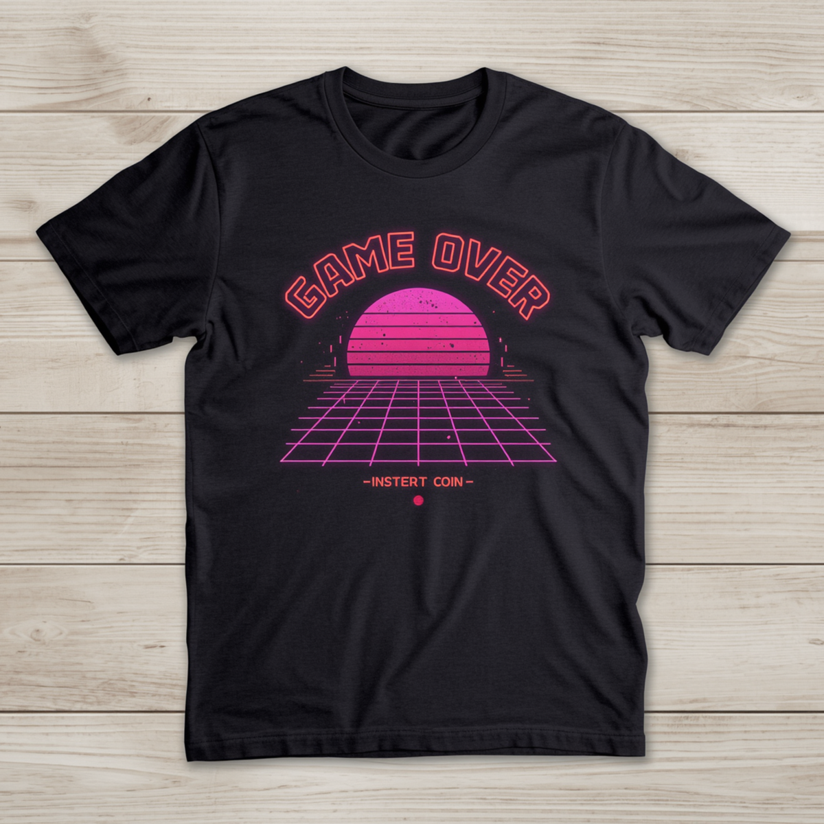 T-shirt noir à manches courtes avec motif graphique rétro rose et orange inspiré de l’arcade