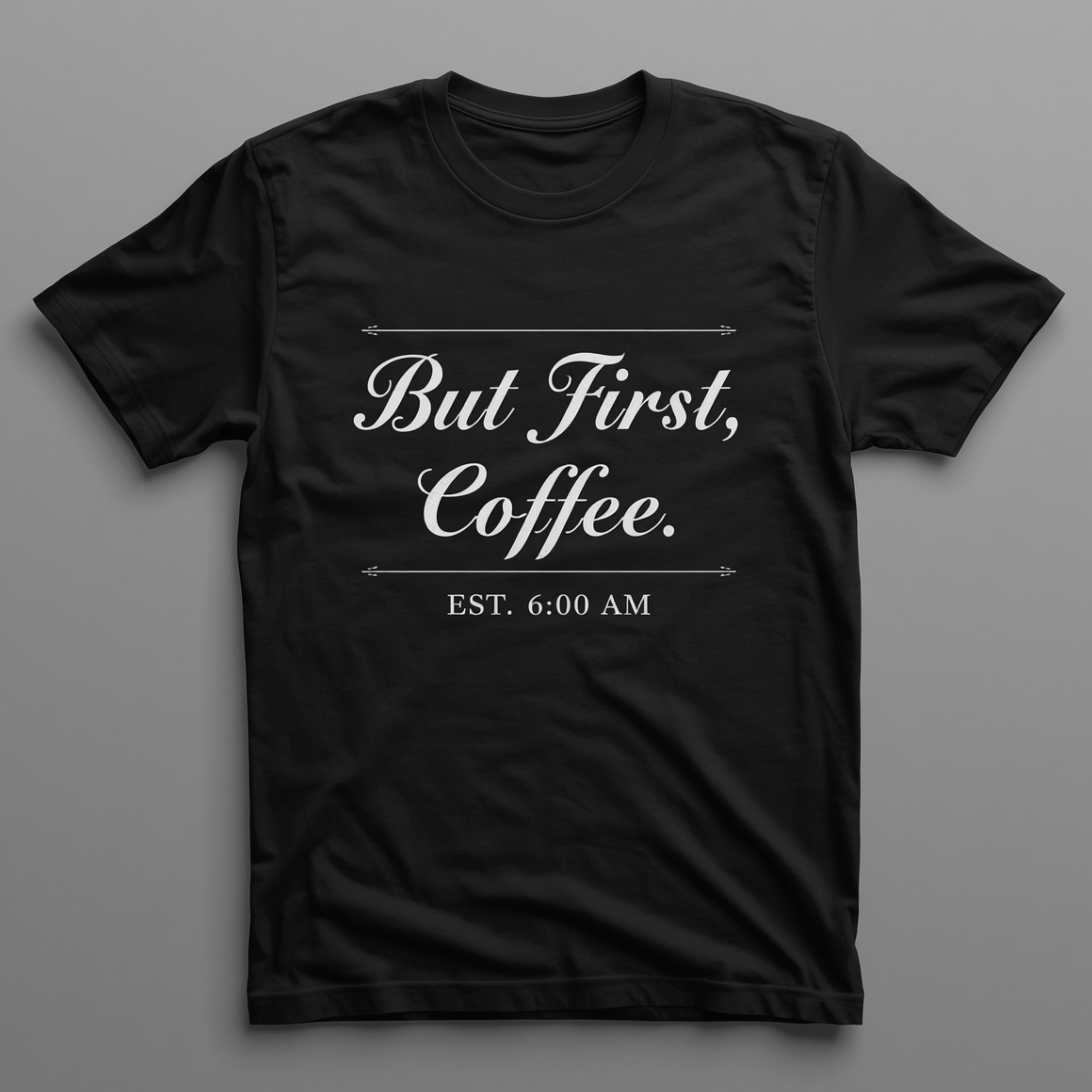 T-shirt noir à manches courtes avec inscription blanche But First Coffee et motif typographique sur le devant
